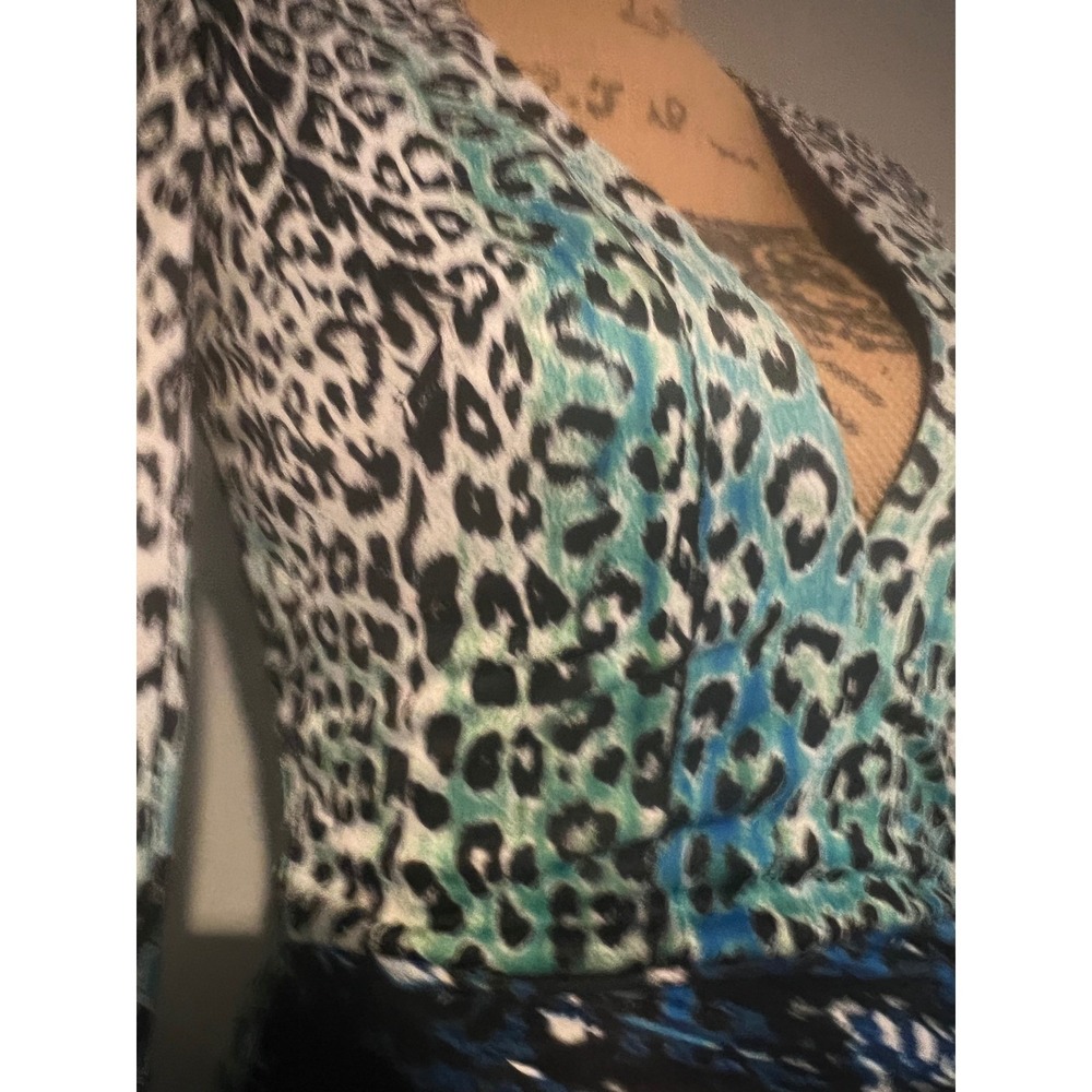 Bebe Blue Leopard Print Ruched V-Neck Long Sleeve Mini Dress XS 70JGW101-V567 - Picture 2 of 8